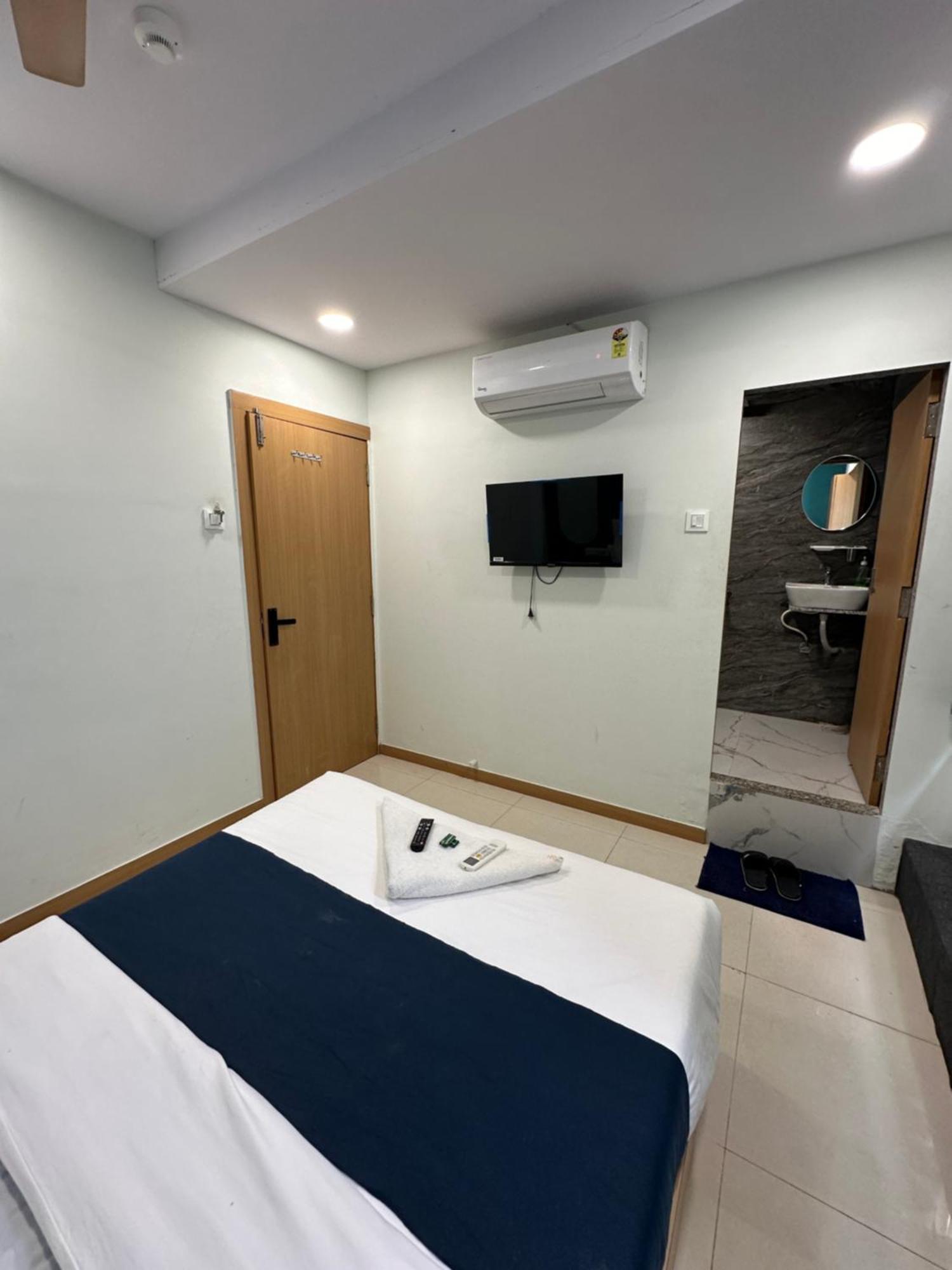 Hotel Sky Palace Adajan Surat Exterior foto