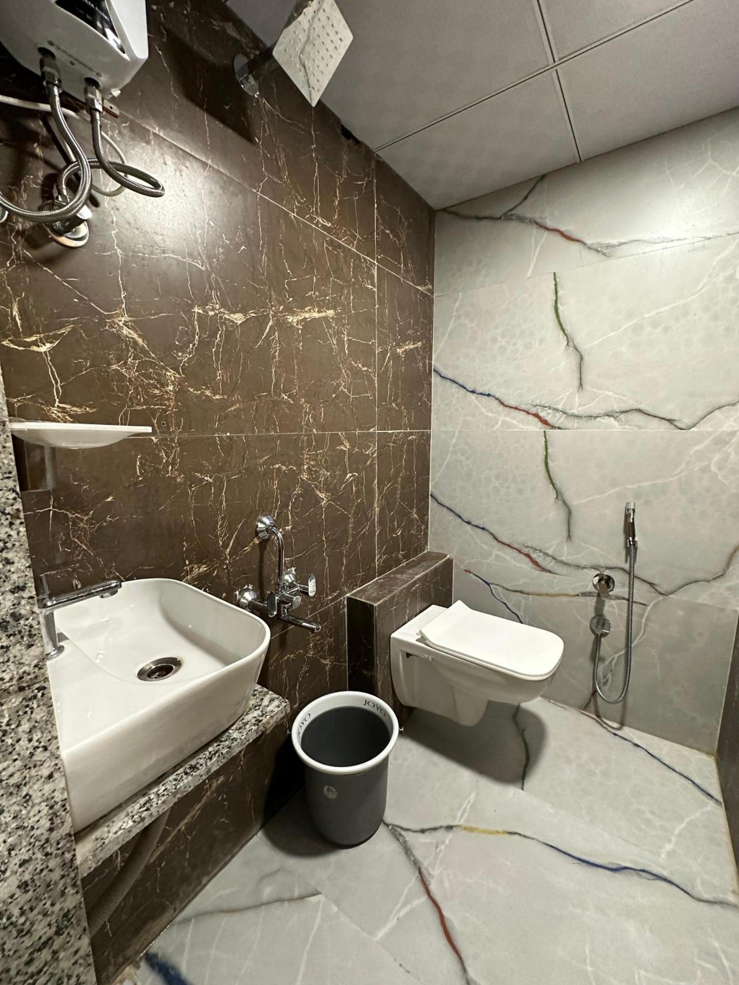 Hotel Sky Palace Adajan Surat Cameră foto